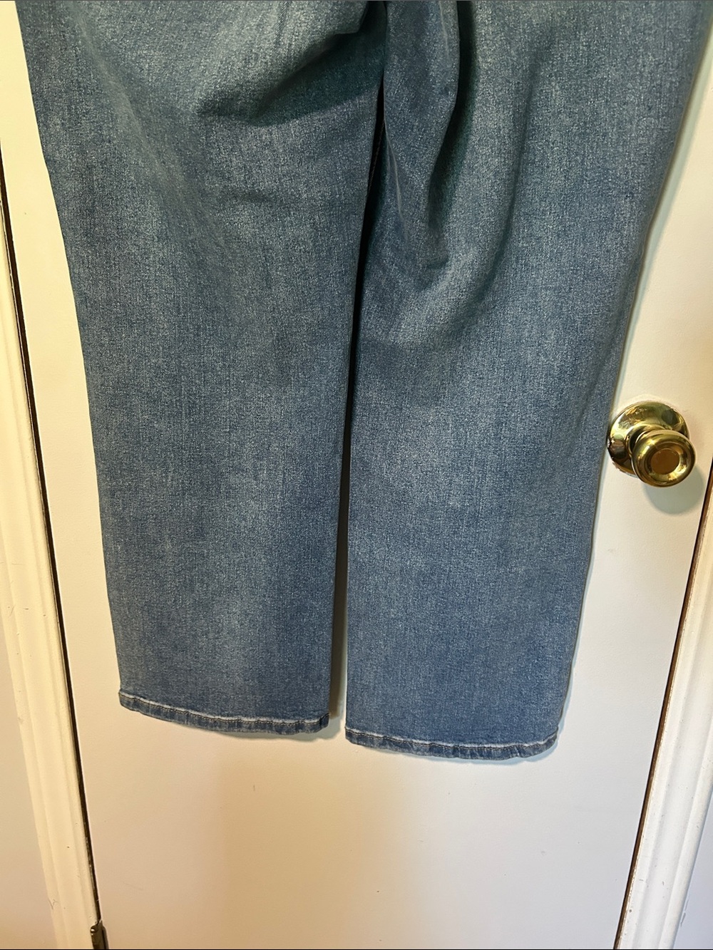 Sonoma Straight-Leg Women’s Jeans in Medium Blue Wash - Picture 3 of 4